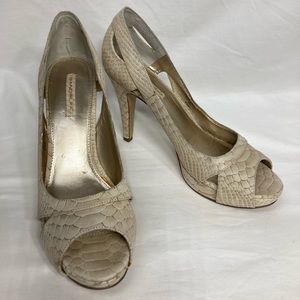 Bandolino Crème White Snakeskin Peep Toe Heels, size 9.5